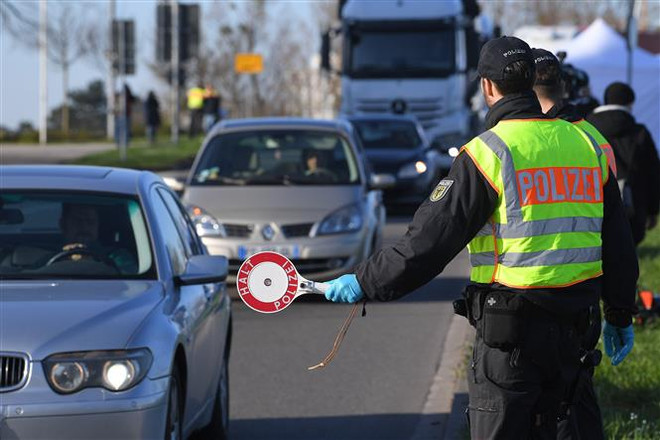 Đức từ chối đề xuất kiểm soát lâu dài biên giới với Séc và Ba Lan ảnh 1