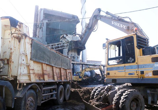 Người dân khổ sở vì "bão bụi" từ nhà máy đường trong nội thành ảnh 3