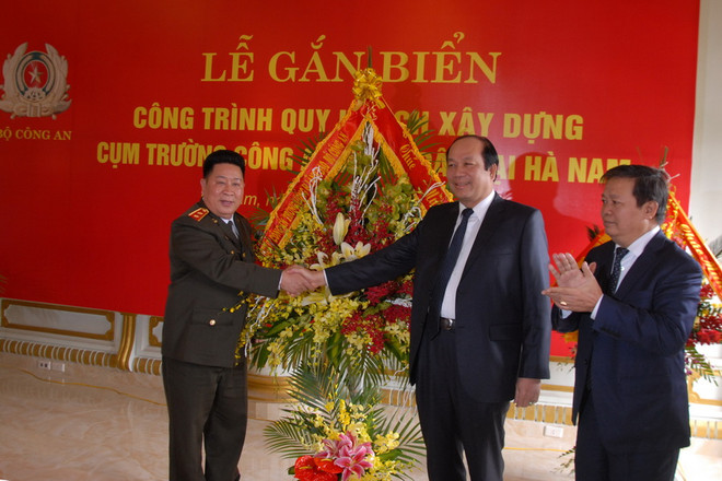 Gắn biển công trình xây trường Công an Nhân dân tại Hà Nam ảnh 1