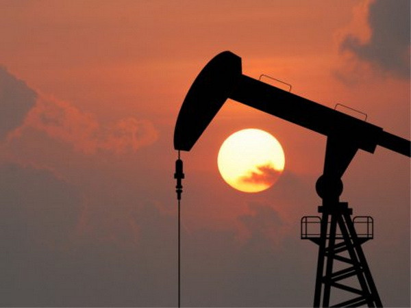 Giá dầu thế giới giảm khi EIA nâng dự báo sản lượng dầu của Mỹ ảnh 1