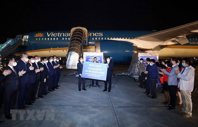 Vietnam Airlines vận chuyển an toàn 1,5 triệu liều vaccine từ Nhật Bản ảnh 1