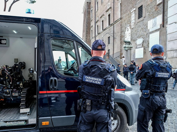 Tấn công bằng dao nhằm vào lực lượng an ninh thành phố Milan ảnh 1