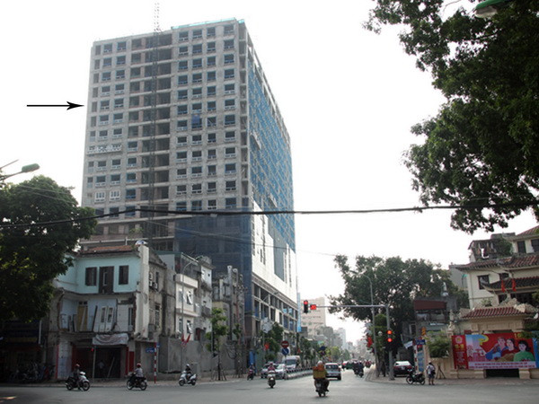 Phải lập phương án phá dỡ vi phạm tại 8B Lê Trực trước ngày 15/10 ảnh 1