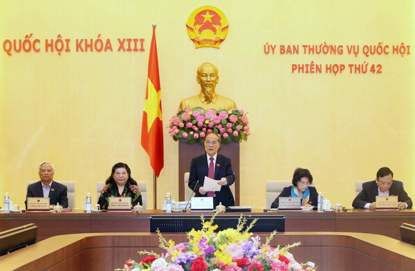 Khai mạc Phiên họp thứ 42 Ủy ban Thường vụ Quốc hội khóa XIII ảnh 1