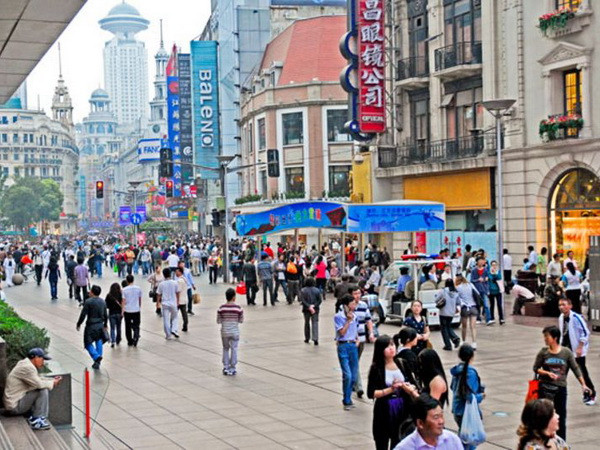 Vốn đầu tư trực tiếp ra nước ngoài của Trung Quốc giảm gần 50% ảnh 1