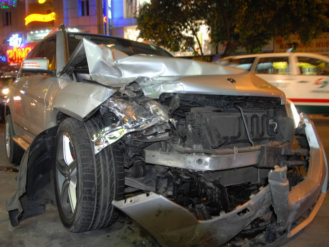 TP.HCM: Xe ôtô 7 chỗ mất lái tông bốn xe máy và một xe đạp ảnh 2