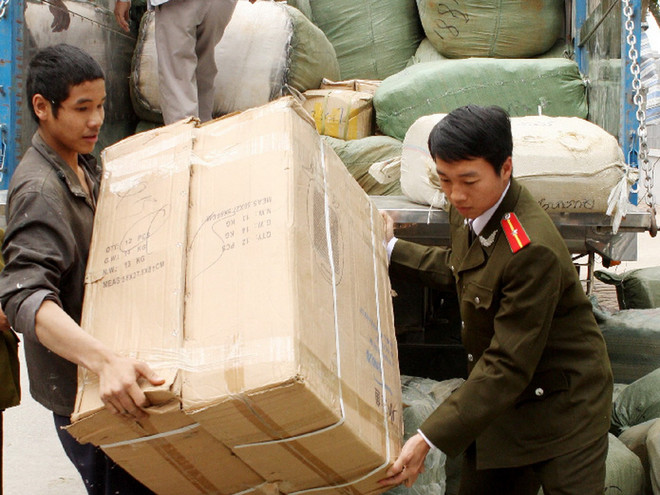 Hà Tĩnh: Bắt giữ hai ôtô vận chuyển hàng nhập lậu từ Trung Quốc ảnh 1