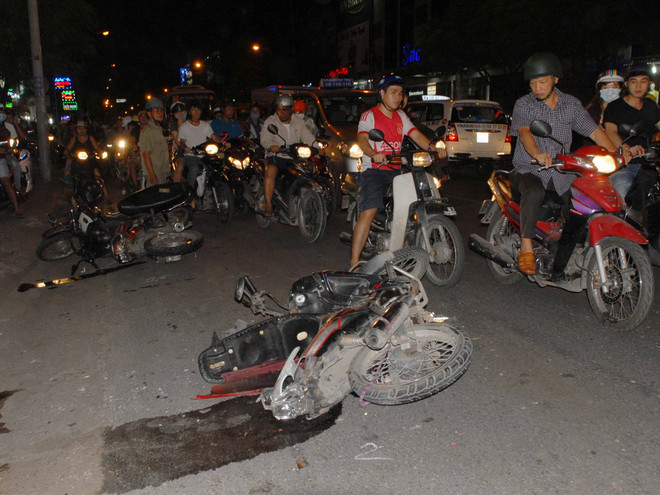 TP.HCM: Xe ôtô 7 chỗ mất lái tông bốn xe máy và một xe đạp ảnh 3