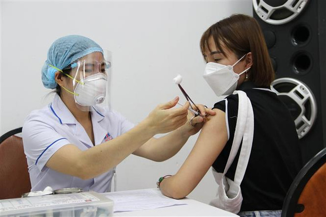 Tiêm vaccine phòng COVID-19 tại Thành phố Hồ Chí Minh. (Ảnh: Thu Hương/TTXVN) TP.HCM bổ sung thêm 240 đội tiêm chủng vaccine phòng COVID-19 ảnh 1