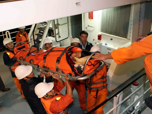 Chìm tàu trên biển Nha Trang do đâm va, 8 thuyền viên mất tích ảnh 1