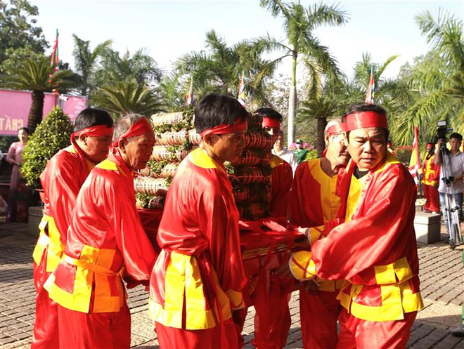 Thành phố Hồ Chí Minh: Dâng bánh tét cúng Quốc tổ Hùng Vương ảnh 2