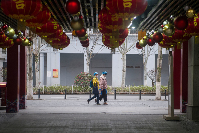 COVID-19 giáng đòn mạnh vào kinh tế Trung Quốc và Hong Kong ảnh 1