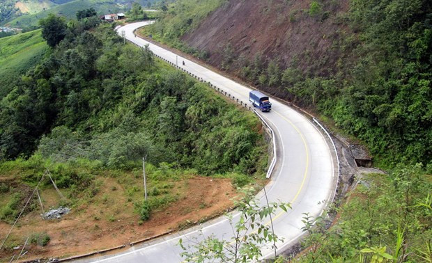 Thực hiện nhiều giải pháp bảo đảm an toàn giao thông trên đèo Lò Xo ảnh 1