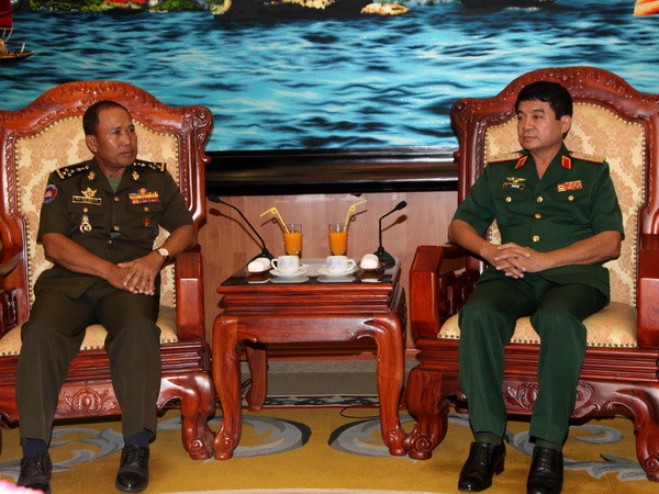 Đoàn Viện Lịch sử Quân sự Campuchia thăm Việt Nam ảnh 1