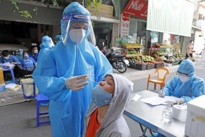 Thủ tướng: Quản lý chặt nhóm nguy cơ cao, giảm ca tử vong do dịch ảnh 1