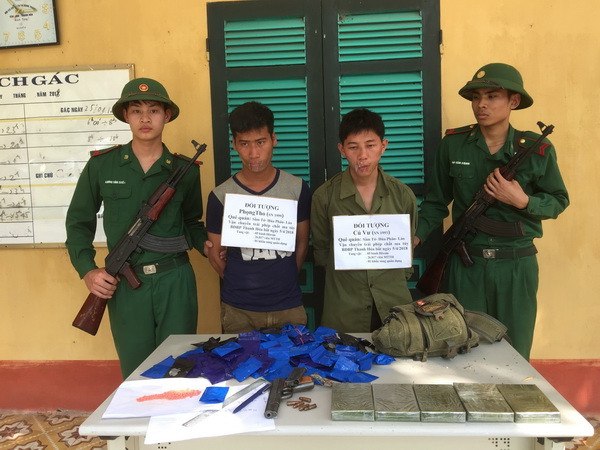 Bắt 2 đối tượng vận chuyển 5 bánh heroin và hơn 26.800 viên ma túy ảnh 1