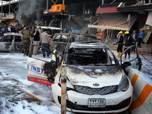 Ba người chết trong vụ đánh bom ngoài Lãnh sự quán Mỹ ở Iraq ảnh 1