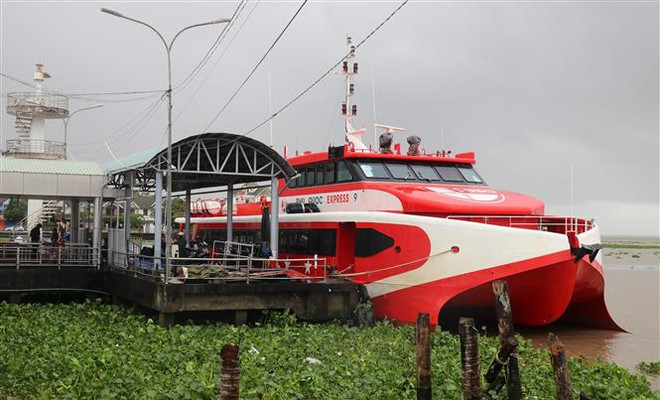 Kiên Giang: Thời tiết biển chuyển xấu, tàu phà tạm ngừng hoạt động ảnh 1