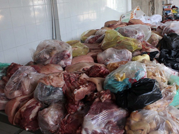 Bắt giữ gần 2 tấn thịt lợn và nội tạng không rõ nguồn gốc ảnh 1