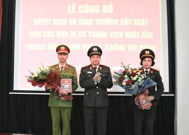 Ninh Bình: Trao thưởng đột xuất cho đơn vị xuất sắc trong chống ma túy ảnh 1