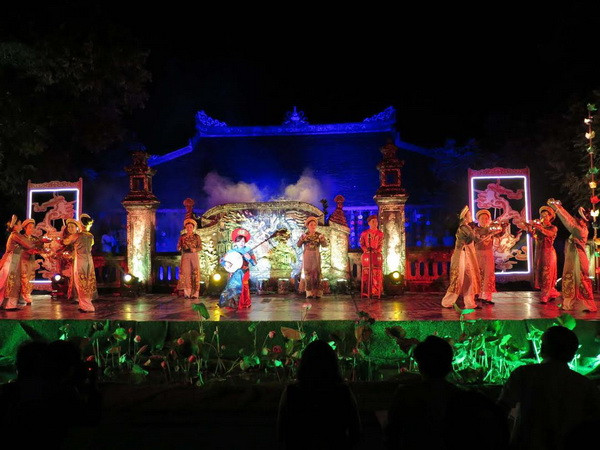 Festival Huế: Sâu lắng chương trình nghệ thuật "Về miền Hương Ngự" ảnh 1