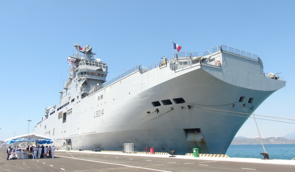 Tàu Tonnerre của Hải quân Pháp cập cảng quốc tế Cam Ranh ảnh 1