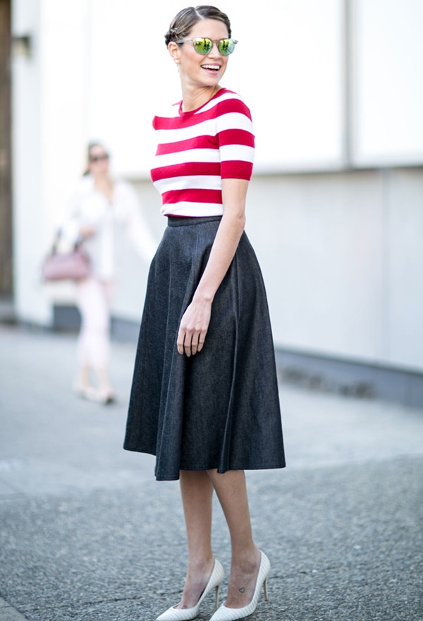 Bốn mẫu áo phông nổi bật vì sự đơn giản mà các quý cô cần có ảnh 3