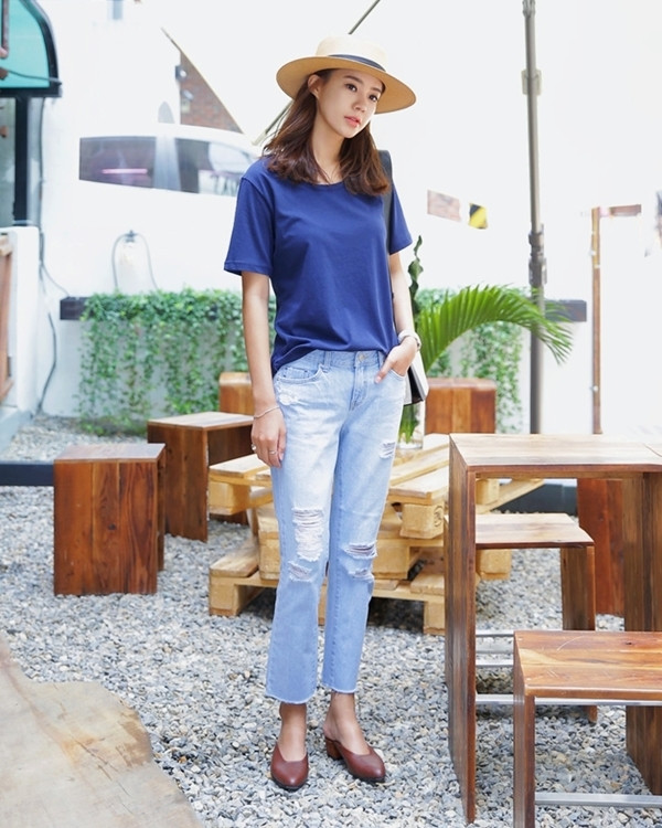 Bốn mẫu áo phông nổi bật vì sự đơn giản mà các quý cô cần có ảnh 10