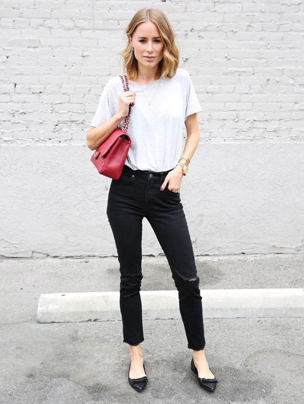 Bốn mẫu áo phông nổi bật vì sự đơn giản mà các quý cô cần có ảnh 6