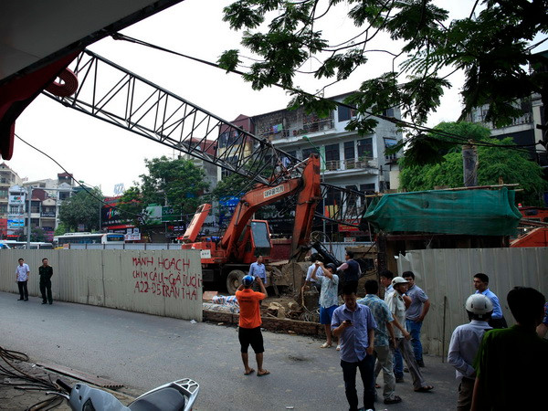 Bộ Giao thông-Vận tải: Xác định trách nhiệm vụ sập cẩu ở cầu Ba Vì ảnh 1