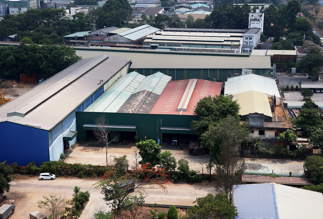 Tỉnh Đồng Nai đang tính toán các khoản chi phí hỗ trợ liên quan về thuế, tiền thuê đất cho doanh nghiệp, quỹ đất xây dựng nhà ở xã hội,… để hỗ trợ doanh nghiệp và người lao động. (Ảnh: Hồng Đạt/TTXVN) ttxvn_thue dat cho DN o Dong nai.jpg