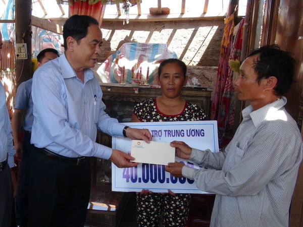 Hỗ trợ người dân vượt qua khó khăn, ổn định cuộc sống sau bão số 10 ảnh 3