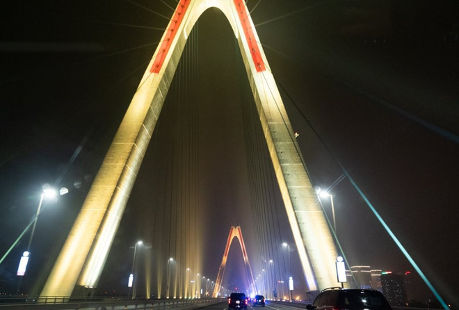 Nhà Trắng đăng ảnh cầu Nhật Tân trên trang fanpage chính thức ảnh 2