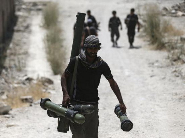 Tướng Gerasimov: Quân nổi dậy Syria nhận vũ khí của Nga ảnh 1