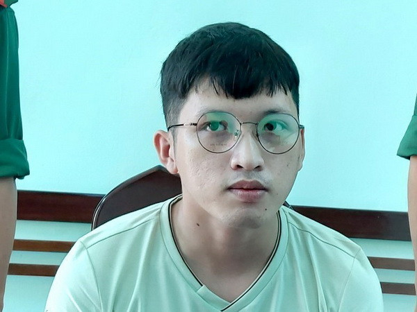 Đối tượng Trần Quang Quyết, mắt xích quan trọng trong vụ án mua bán người Việt Nam sang Campuchia. (Ảnh: Quang Thái/TTXVN) Vụ mua bán người qua biên giới: Hỗ trợ đưa 5 nạn nhân về địa phương ảnh 1