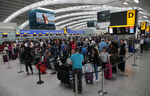 British Airways kêu gọi đẩy nhanh thủ tục kiểm tra hộ chiếu ảnh 1