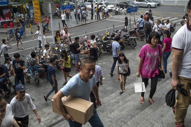 Trung Quốc đóng cửa chợ điện tử lớn nhất thế giới ở Thâm Quyến ảnh 1