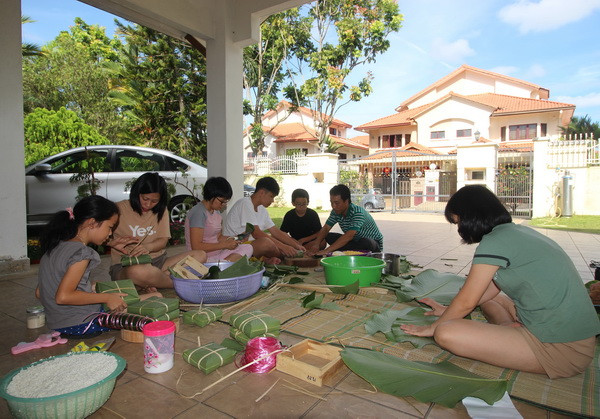 Người Việt tại Malaysia gìn giữ phong vị Tết cổ truyền ảnh 1