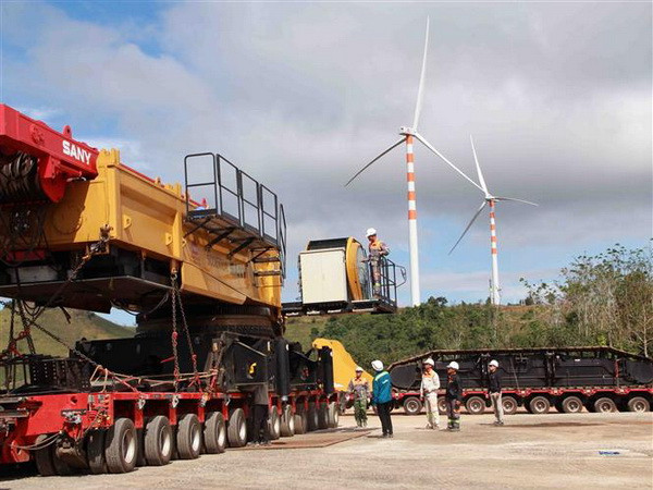 Xuân về trên công trường trang trại phong điện đầu tiên ở Tây Nguyên ảnh 1