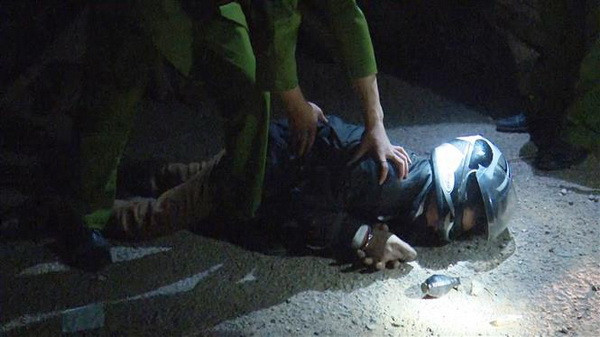 Bắt đối tượng vận chuyển ma túy và sử dụng vũ khí nóng ảnh 2