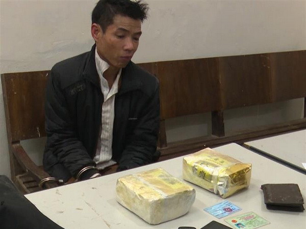 Bắt đối tượng vận chuyển ma túy và sử dụng vũ khí nóng ảnh 1