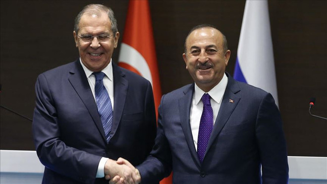 Ngoại trưởng Thổ Nhĩ Kỳ Mevlut Cavusoglu (phải) và người đồng cấp Nga Sergei Lavrov. (Nguồn: Anadolu) Bất đồng về Syria không nên ảnh hưởng tới quan hệ Thổ Nhĩ Kỳ-Nga ảnh 1
