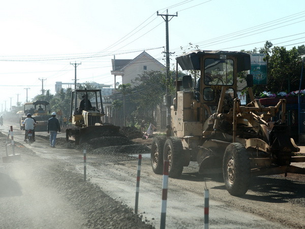 Khẩn trương giải phóng mặt bằng Quốc lộ 1, đường Hồ Chí Minh ảnh 1
