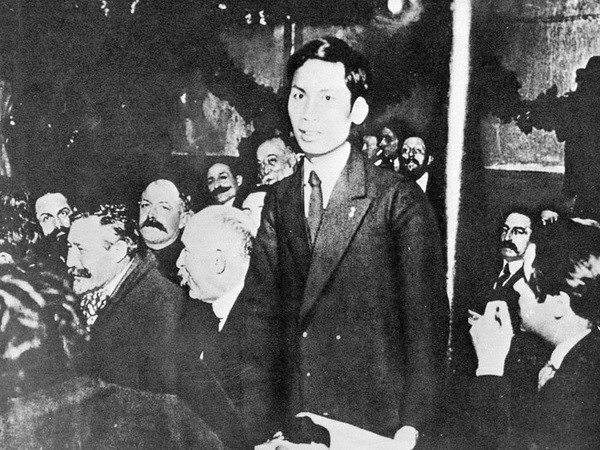 Trao tặng nhiều phim tài liệu quý về Chủ tịch Hồ Chí Minh ảnh 1