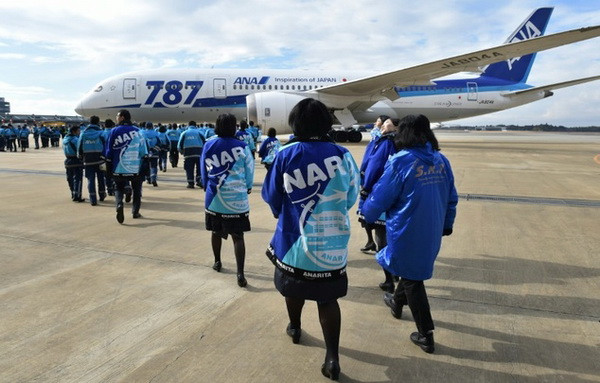Máy bay Boeing 787 Dreamliner của Nhật phải hạ cánh khẩn cấp ảnh 1