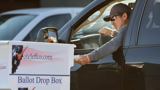 Bầu cử Mỹ 2020: Cuộc chiến về bỏ phiếu qua bưu điện lại nóng lên ảnh 1