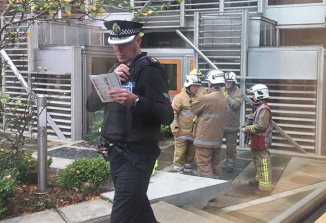 Cơ quan lập pháp Scotland phải sơ tán vì một bưu kiện khả nghi ảnh 1