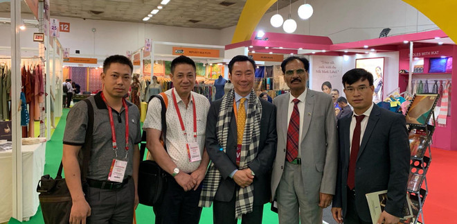 Doanh nghiệp Việt Nam tham gia Hội chợ quốc tế lụa tại Ấn Độ ảnh 2