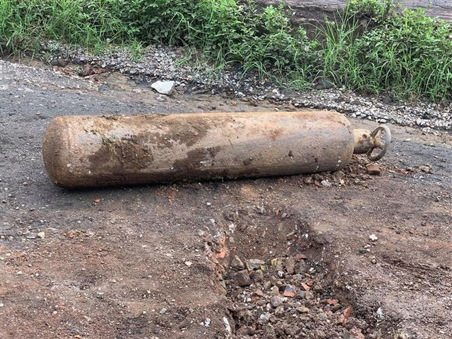 Xác minh, di dời ''vật thể lạ'' nghi là bom ở Phú Thọ ảnh 1