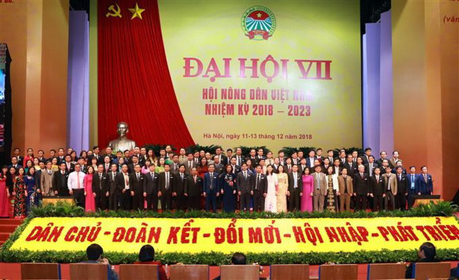 Ban Chấp hành Trung ương Hội Nông dân Việt Nam khóa VII ra mắt Đại hội. (Ảnh: Hoàng Hùng/TTXVN) Bế mạc Đại hội Hội Nông dân Việt Nam lần thứ VII, nhiệm kỳ 2018-2023 ảnh 1